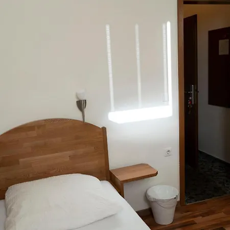 Πανδοχείο Gaststaette Zur Eiche *